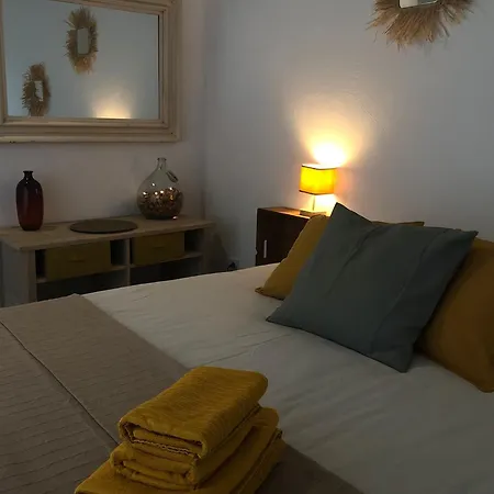 Maison D'Hotes La Fezendes Miradoux Extérieur photo